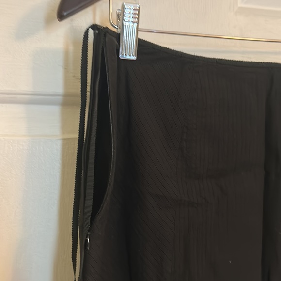 Black asymmetrical skirt with zipper at side and a tie - Picture 4 of 4